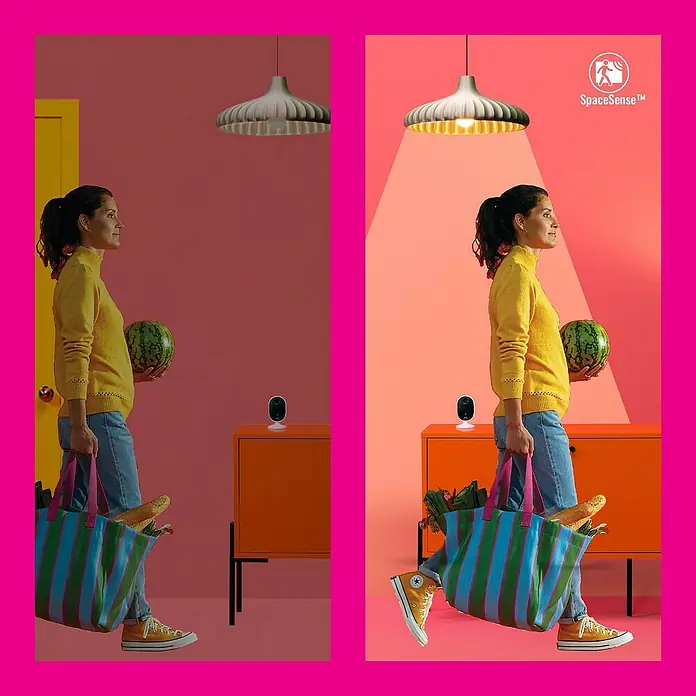 WiZ LED-Tischleuchte Portrait - 10 W, L x B x H: 20,4 x 19,5 x 38 mm, Weiß, Kaltweiß - Das Bild zeigt die SpaceSense™-Kamera in einer Wohnumgebung, die Sicherheit und Komfort bietet.