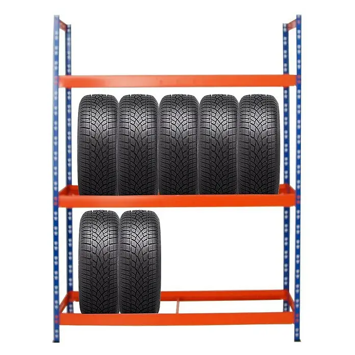 Proregal Reifenregal Mega Deal Tiger XL - Stecken, Blau-Orange - Ein Reifenregal mit orangefarbenen Regalen, auf denen sieben Winterreifen gelagert werden. Das Regal hat blaue Pfosten.