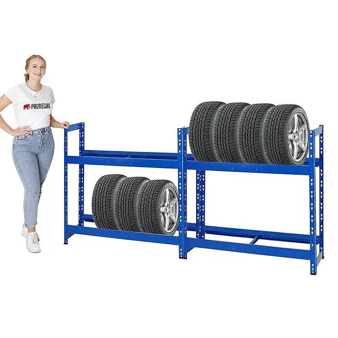 Proregal Reifenregal Mega Deal Tiger - Stecken, Blau - Dieses Bild zeigt ein blaues Reifenregal mit Reifen und einer Frau, die daneben steht, um die Größe zu demonstrieren.