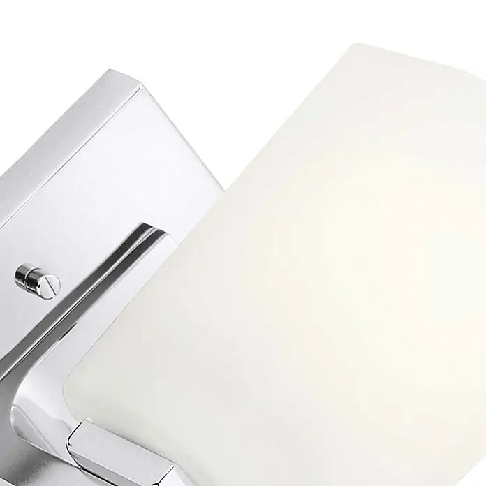 Elstead LED-Wandleuchte Roehm - 3 W, L x B x H: 16,5 x 11,4 x 17,3 cm, Silber - Nahaufnahme einer eleganten Wandleuchte mit Chromdetails und einem weißen, diffusen Lampenschirm für sanftes Licht.