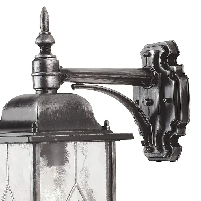 Elstead Außenwandleuchte Wexford - 60 W, 28,6 x 37 x 37 cm, Schwarz/Silber, IP23 - Nahaufnahme einer Vintage-Wandleuchte aus Metall mit klaren Glasscheiben und dekorativen Verzierungen.