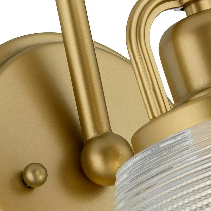 Elstead LED-Wandleuchte Dublin - 3 W, L x B x H: 20 x 16,5 x 24,6 cm, Messing - Nahaufnahme einer goldenen Wandleuchte mit geripptem Glasschirm, die ein warmes und einladendes Licht verspricht.