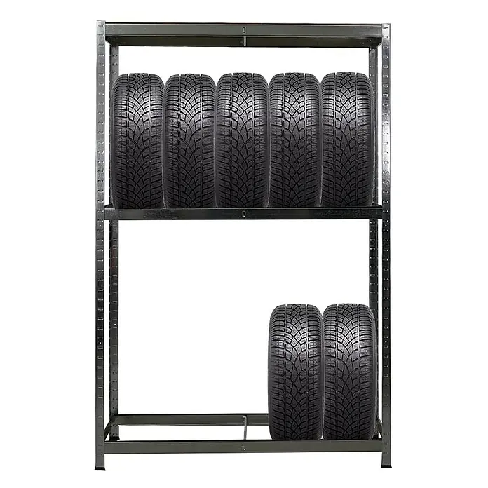 Proregal Reifenregal Mega Deal Ragnar - H x B x T: 180 x 120 x 40 cm, Stecken, Verzinkt - Reifenregal mit sieben Winterreifen. Das Regal ist grau und hat zwei Ebenen, auf denen die Reifen ordentlich gestapelt sind.