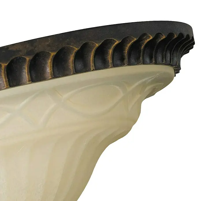 Elstead Wandleuchte Drawing - 60 W, L x B x H: 33 x 33 x 15,2 cm, Walnuss, E27 - Nahaufnahme einer eleganten cremefarbenen Lampe mit einem verzierten bronzefarbenen Rand, die ein warmes und einladendes Licht verspricht.