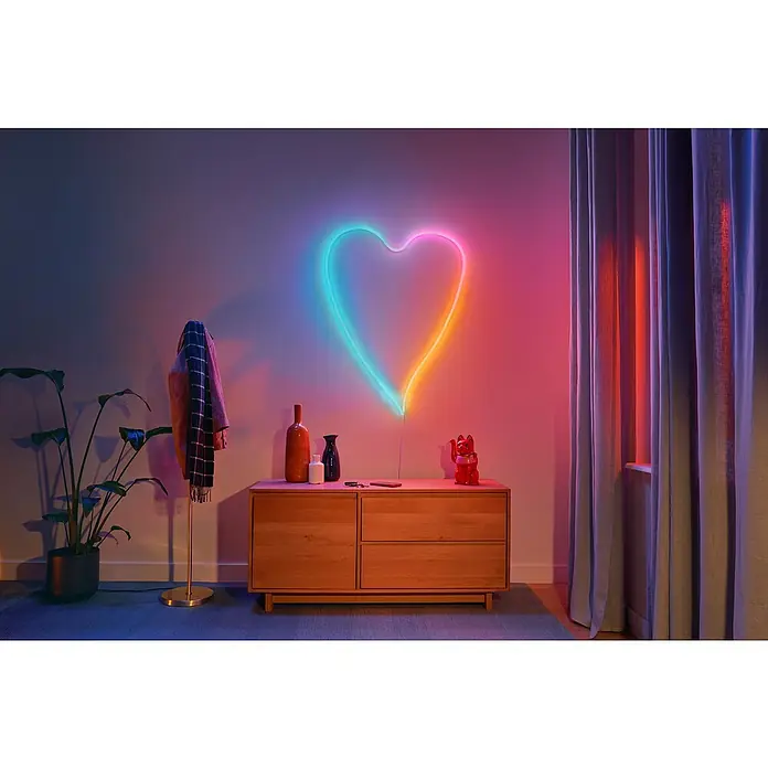 Philips Wiz Smart-LED-Band Neon - Länge: 3 m, RGBW, 24 W, 150 lm - Dekoratives Herz-Neonlicht in einem Raum mit modernen Möbeln, das eine warme und einladende Atmosphäre schafft.