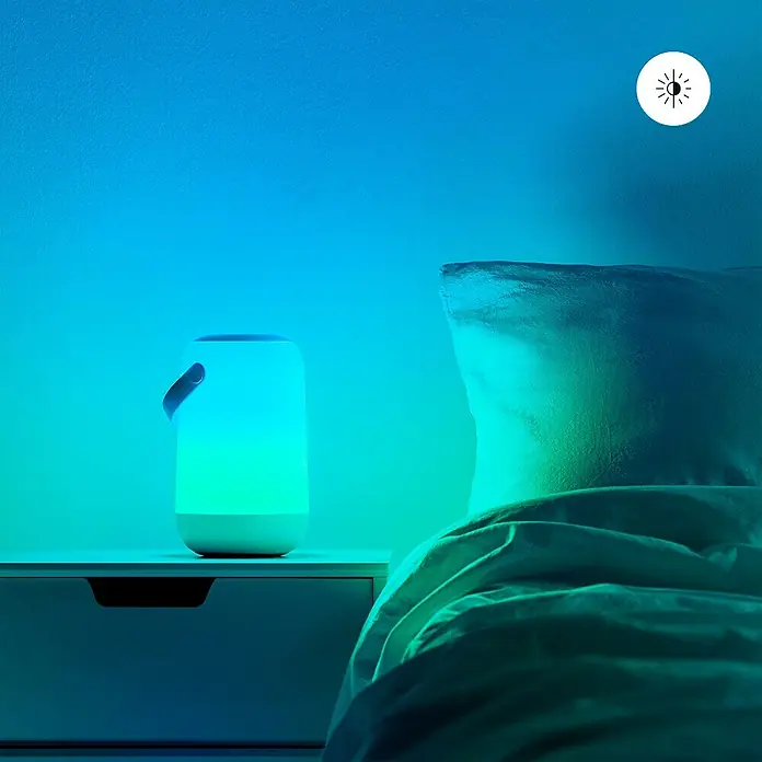 Philips Wiz LED-Tischleuchte Mobile - 14 W, L x B x H: 15 cm x 11,6 cm x 19,3 mm, Weiß, RGB - Nachttischlampe mit Griff. Das LED-Licht strahlt blau und grün und sorgt für eine angenehme Atmosphäre im Schlafzimmer.