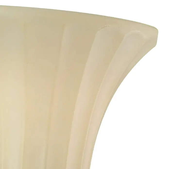 Elstead Wandleuchte Drawing - 60 W, L x B x H: 20,1 x 15,7 x 24,9 cm, Walnuss, E27 - Nahaufnahme eines glatten, cremefarbenen Gefäßes mit subtilen Rillen und einer abgerundeten Kante vor einem kontrastierenden Hintergrund.