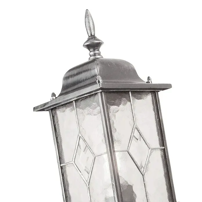 Elstead Außenwandleuchte Wexford - 60 W, 28,5 x 53,5 x 53,5 cm, Silber, IP44 - Nahaufnahme einer Außenleuchte mit einem dekorativen Design und klarem Glas, ideal für die Beleuchtung von Hausfassaden.