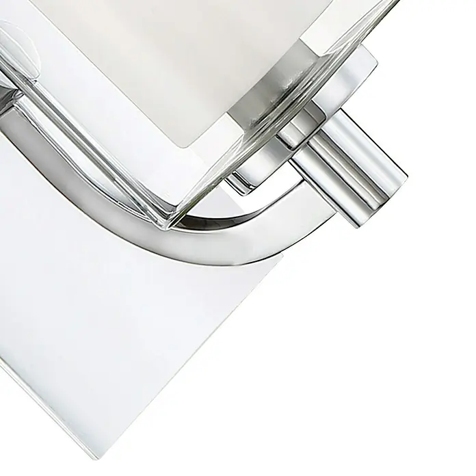 Elstead LED-Wandleuchte Koltip - 3 W, L x B x H: 18,6 x 12,7 x 23,2 cm, Chrom, Warmweiß - Detailaufnahme eines modernen Duschkabinenbeschlags aus Chrom, der die Eleganz und Funktionalität des Designs hervorhebt.