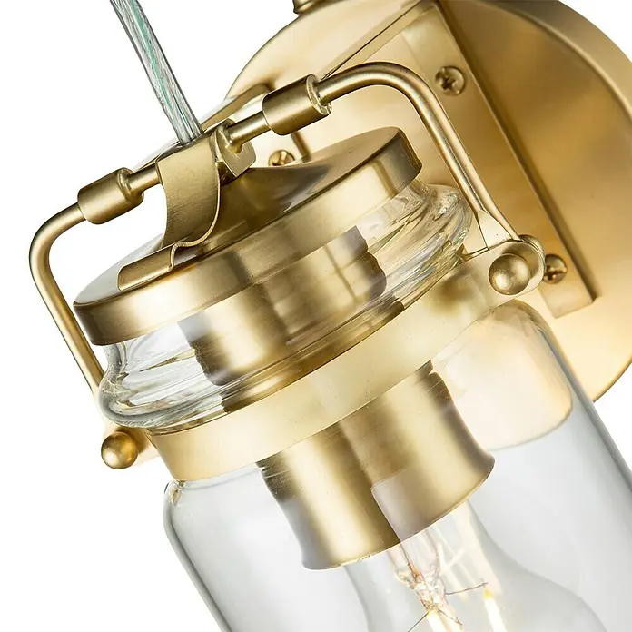 Elstead Wandleuchte Brinley - 60 W, L x B x H: 15,9 x 12,7 x 29,2 cm, Messing, E27 - Nahaufnahme einer goldenen Wandleuchte mit klarem Glasdiffusor und dekorativem Design.
