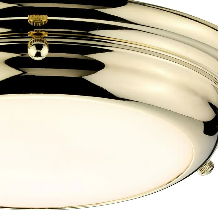 Elstead LED-Deckenleuchte Welland - 12 W, L x B x H: 24,5 x 24,5 x 4,8 cm, Messing, Warmweiß - Nahaufnahme einer polierten, goldfarbenen Deckenleuchte mit diffusem, warmem Licht. Elegantes Design für stilvolle Innenräume.