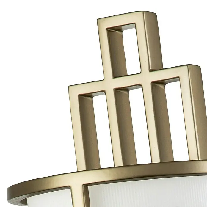 Elstead Wandleuchte Fusion - 60 W, L x B x H: 10,2 cm x 14,3 cm x 38,7 m, Messing, E27 - Detailaufnahme einer goldenen Leuchte mit geometrischem Design, das Eleganz und moderne Ästhetik vereint.\n