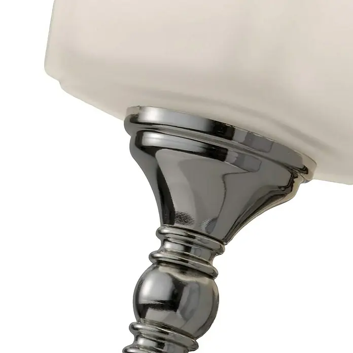 Elstead LED-Wandleuchte Concord - 3 W, L x B x H: 15,2 x 11,7 x 25,7 cm, Chrom, Warmweiß - Nahaufnahme einer polierten Chromleuchte mit weißem Lampenschirm, die modernes Design und Licht vereint.
