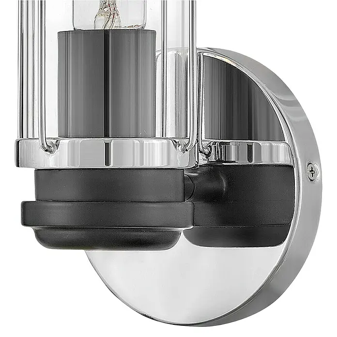 Elstead Wandleuchte Masthead - 40 W, L x B x H: 12,8 x 12,2 x 35,1 cm, Chrom/ Schwarz, E14 - Nahaufnahme einer eleganten Chrom-Wandleuchte mit einem markanten Lampensockel und klaren Linien für moderne Beleuchtung.