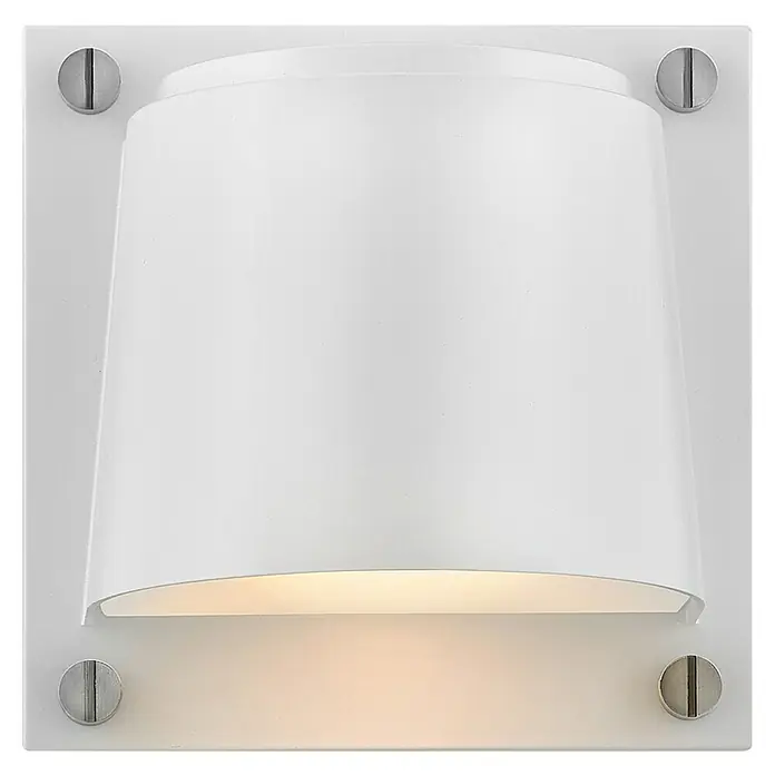 Elstead LED-Außenwandleuchte Scout - 7 W, 12 x 16,5 x 16,5 cm, Weiß, IP44 - Weiße Wandleuchte mit abgerundetem Schirm und silberfarbenen Schrauben an einer quadratischen Platte für eine stilvolle Beleuchtung.