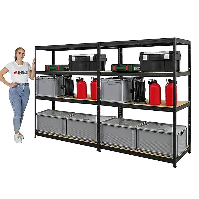 Proregal Schwerlastregal Mega Deal Big Elephant - H x B x T: 160 x 120 x 60 cm, Traglast pro Boden: 200 kg, Anzahl Böden: 4 Stk., Stecken, Schwarz - Ein robustes, schwarzes Schwerlastregal mit Holzregalböden, beladen mit verschiedenen Aufbewahrungsbehältern und Werkzeugen.