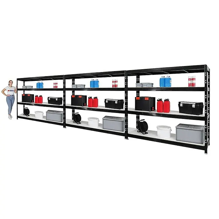 Proregal Schwerlastregal Mega Deal Profi RHINO - Traglast pro Boden: 500 kg, Anzahl Böden: 4 Stk., Stecken, Schwarz - Ein langes, schwarzes Schwerlastregal mit vier Ebenen, gefüllt mit verschiedenen Behältern und Gegenständen zur Lagerung.