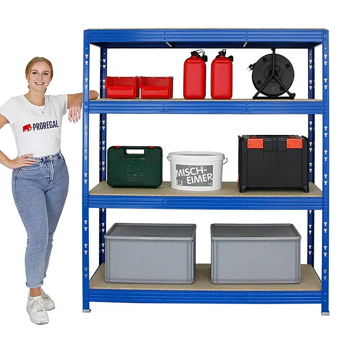 Proregal Schwerlastregal Mega Deal Profi RHINO - Traglast pro Boden: 500 kg, Anzahl Böden: 4 Stk., Stecken, Blau - Ein blaues Schwerlastregal mit vier Ebenen, beladen mit verschiedenen Boxen und Kanistern, präsentiert eine robuste Aufbewahrungslösung.