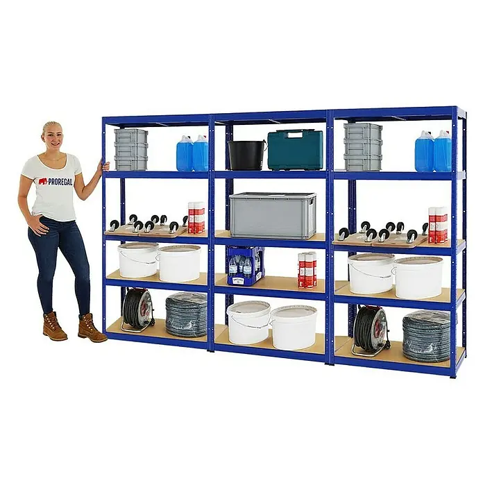 Proregal Schwerlastregal Mega Deal Slim Elephant S - H x B x T: 180 x 90 x 45 cm, Traglast pro Boden: 350 kg, Anzahl Böden: 5 Stk., Stecken, Blau - Ein blaues Metallregal mit drei Ebenen, gefüllt mit Behältern, Kanistern und Werkzeugen, präsentiert eine robuste Aufbewahrungslösung.