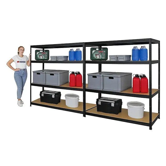 Proregal Schwerlastregal Mega Deal Giant Elephant - Traglast pro Boden: 200 kg, Anzahl Böden: 4 Stk., Stecken, Schwarz - Schwarzes Metallregal mit vier Ebenen, das mit Werkzeugkästen, Kanistern und Aufbewahrungsboxen gefüllt ist. Praktische Aufbewahrungslösung.