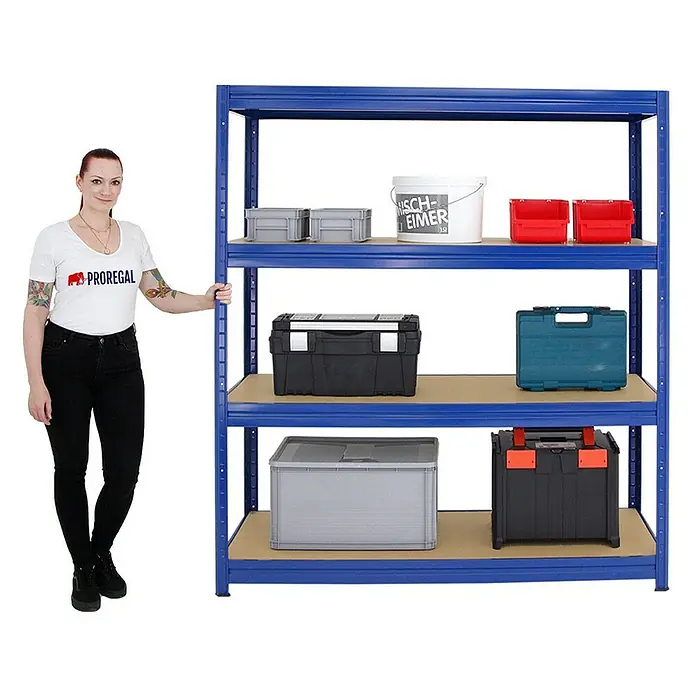 Proregal Schwerlastregal Mega Deal DINO - H x B x T: 180 x 160 x 60 cm, Traglast pro Boden: 600 kg, Anzahl Böden: 4 Stk., Stecken, Blau - Lagerregal aus Metall mit drei Regalböden, ideal für Werkstatt oder Lager, zusammen mit einer Person zur Größenordnung.