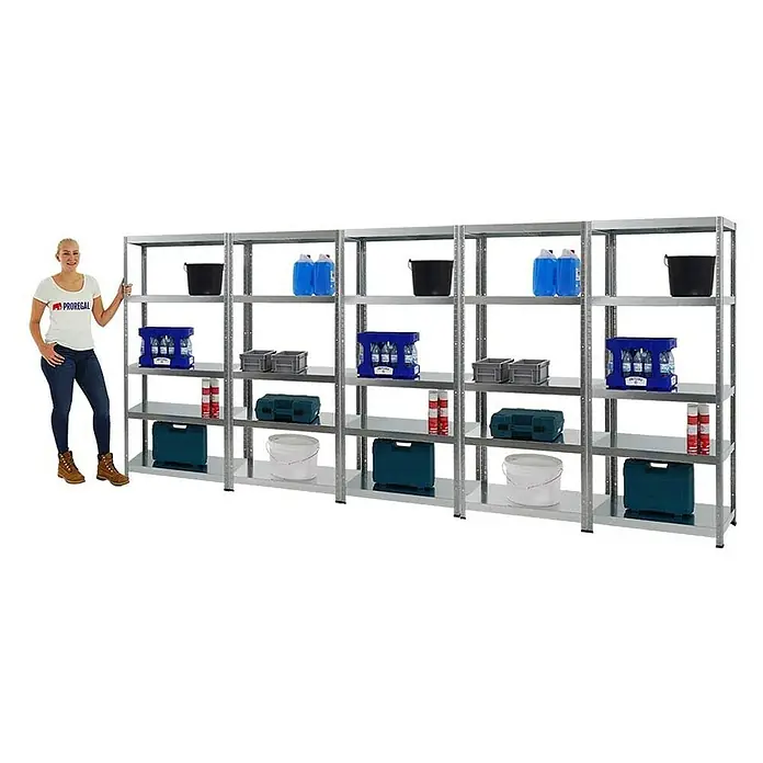 Proregal Metallregal Mega Deal Steel Eagle - Traglast pro Boden: 130 kg, Anzahl Böden: 5 Stk., Stecken, Verzinkt - Abbildung eines Schwerlastregals mit Waren darauf, darunter Eimer, Wasserflaschen, Kanister, Behälter und Werkzeugkisten.