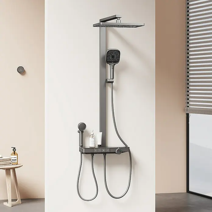 Emke Duschsystem F23 - Mit Thermostatarmatur, Lochabstand: 105 cm, Anzahl Strahlarten: 3 Stk., Anthrazit - Ein modernes Duschpaneel mit Regendusche, Handbrause und Ablagefläche in einem stilvollen Badezimmer.