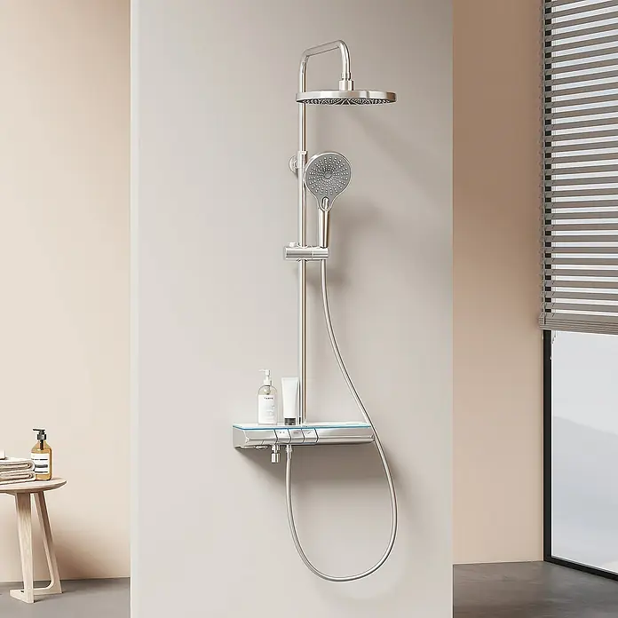 Emke Duschsystem F25 - Mit Thermostatarmatur, Lochabstand: 110 cm, Anzahl Strahlarten: 3 Stk., Chrom - Duschsäule mit Kopf- und Handbrause, Ablage und Duschgel. Elegantes Design für moderne Badezimmer.