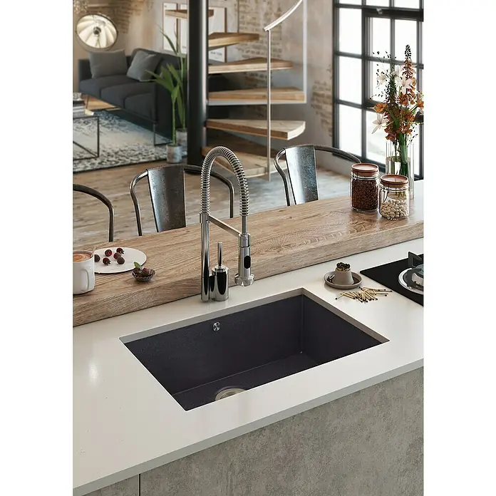 Atron Fregadero encastrable Tide - 42,8 x 64,8 cm, Material compuesto, Negro, Mate - Fregadero de cocina negro con grifo moderno en un elegante entorno de cocina.