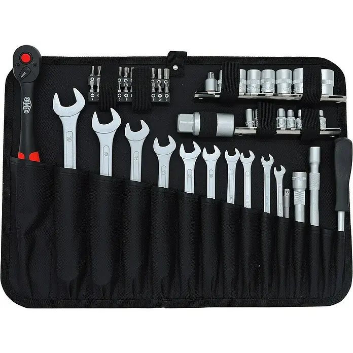 Famex Werkzeugkoffer - L x B x H: 46 x 35,5 x 16 cm, 126 -tlg. - Werkzeugrolle mit verschiedenen Schraubenschlüsseln, Bits und Steckschlüsseln, ordentlich in einer schwarzen Stofftasche verstaut.