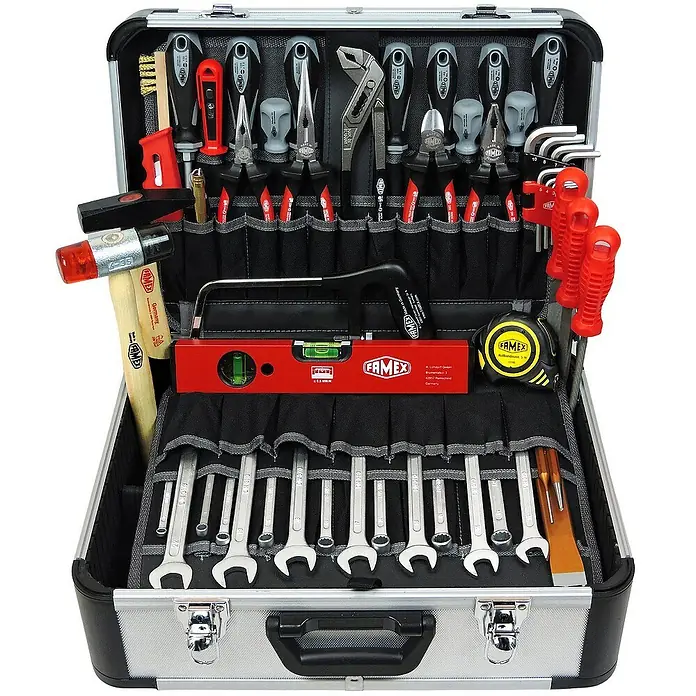 Famex Werkzeugkoffer - L x B x H: 46 x 35,5 x 18 cm, 98 -tlg. - Werkzeugkoffer mit diversen Werkzeugen, darunter Schraubenschlüssel, Zangen, Hammer und Schraubendreher, ordentlich in Fächern verstaut.
