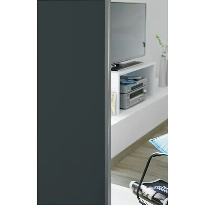 Optimum Schiebetür-Bau-Set - Weiß matt/Anthrazit matt, 120 x 250 cm - Nahaufnahme eines modernen Wohnzimmers mit einem eleganten TV-Möbel, auf dem sich ein Fernseher und verschiedene Geräte befinden.