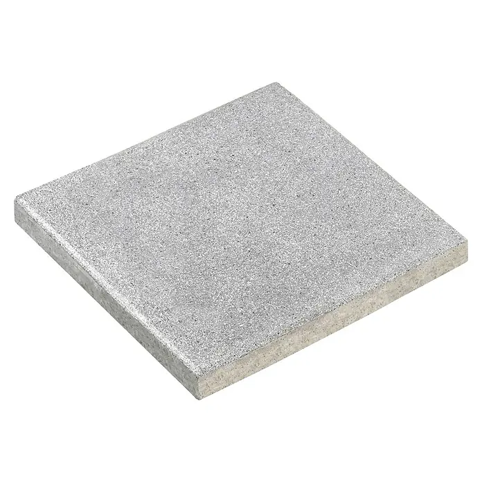 Diephaus Terrassenplatte Redding - 60 x 60 x 4 cm, Quarz, Beton - Nahaufnahme einer grauen Terrassenplatte mit einer leicht rauen Oberfläche, ideal für Außenbereiche und Gärten.
