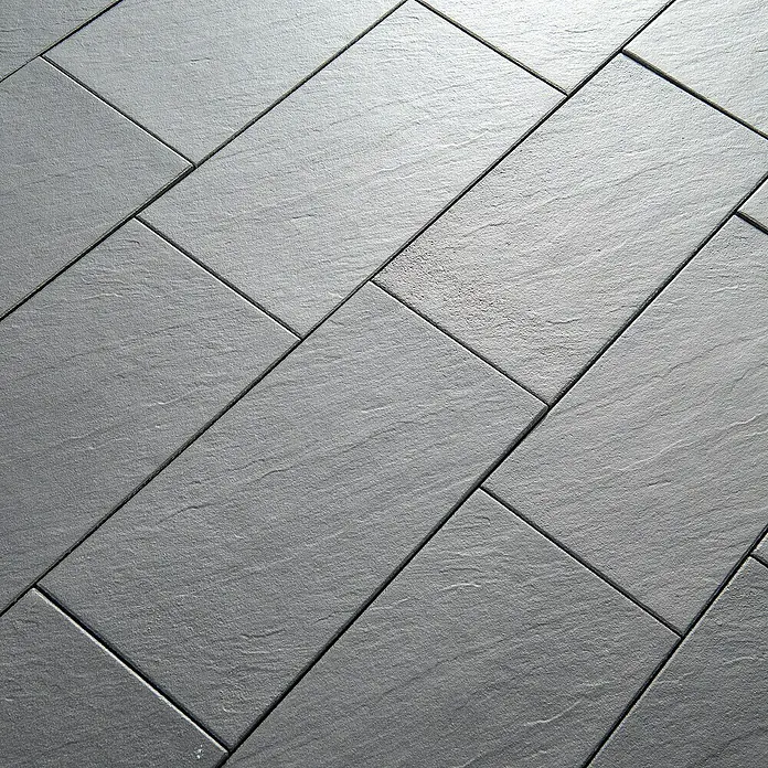 Diephaus Terrassenplatte Rancho - 60 x 40 x 4 cm, Mittelgrau, Beton - Graue Steinzeugfliesen im Detail, die eine moderne und robuste Bodenoberfläche zeigen, ideal für Innen- und Außenbereiche.