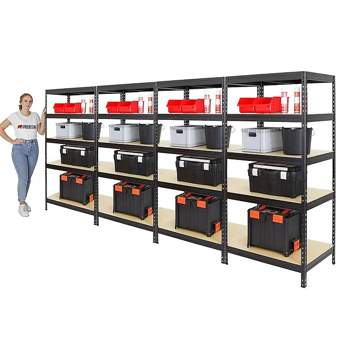 Proregal Schwerlastregal Mega Deal Rivet - Traglast pro Boden: 250 kg, Anzahl Böden: 5 Stk., Stecken, Schwarz - Das Bild zeigt ein Regal mit vier Ebenen, das mit verschiedenen Aufbewahrungsboxen und Behältern bestückt ist.