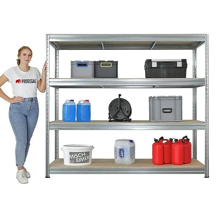 Proregal Schwerlastregal Mega Deal DINO - Traglast pro Boden: 500 kg, Anzahl Böden: 4 Stk., Stecken, Verzinkt - Ein großes, stabiles Metallregal mit mehreren Regalböden, beladen mit verschiedenen Behältern und Kisten. Perfekt für Lagerung und Ordnung.