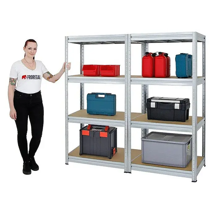 Proregal Schwerlastregal Mega Deal DINO - H x B x T: 180 x 90 x 60 cm, Traglast pro Boden: 600 kg, Anzahl Böden: 4 Stk., Stecken, Verzinkt - Ein großes, modulares Lagerregal mit mehreren Regalebenen, gefüllt mit roten Kanistern, blauen Boxen, Werkzeugkästen und grauen Behältern.