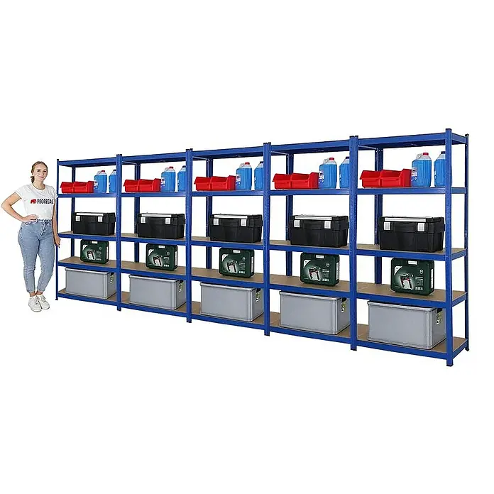 Proregal Schwerlastregal Mega Deal Ragnar - H x B x T: 180 x 90 x 40 cm, Traglast pro Boden: 175 kg, Anzahl Böden: 5 Stk., Stecken, Blau - Ein blaues Regal mit vier Ebenen, gefüllt mit Werkzeugen und Behältern, dargestellt mit einer Person zur Größenvergleichung.