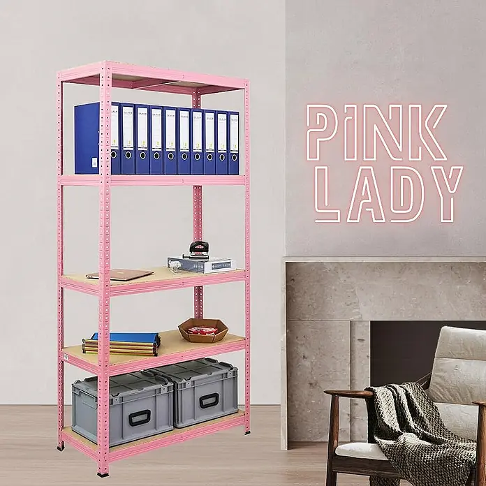 Proregal Schwerlastregal PINK LADY - Traglast pro Boden: 175 kg, Anzahl Böden: 5 Stk., Stecken, Rosa - Ein rosa Metallregal mit fünf Regalböden, die mit Büroartikeln und Aufbewahrungsboxen gefüllt sind. Praktisch und stilvoll!