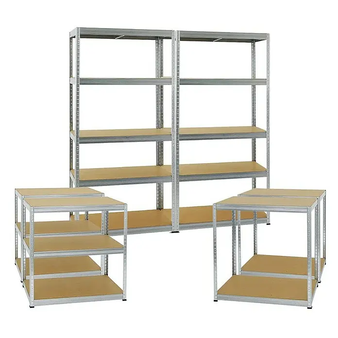 Proregal Schwerlastregal Mega Deal Slim Elephant M - H x B x T: 180 x 90 x 60 cm, Traglast pro Boden: 350 kg, Anzahl Böden: 5 Stk., Stecken, Verzinkt - Nahaufnahme eines modularen Regalsystems mit stabilen Metallrahmen und Holzregalen. Ideal für Lagerung und Organisation.