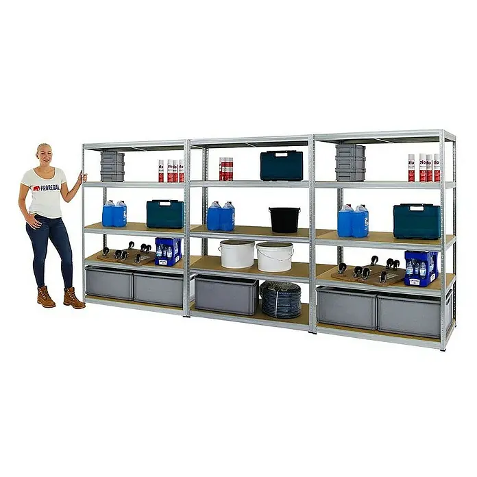 Proregal Schwerlastregal Mega Deal Big Elephant M - Traglast pro Boden: 250 kg, Anzahl Böden: 5 Stk., Stecken, Verzinkt - Ein großes, modulares Regalsystem mit viel Stauraum, ideal für Garage oder Keller. Die Regale sind mit verschiedenen Gegenständen befüllt.