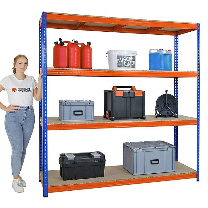Proregal Schwerlastregal BISON - H x B x T: 200 x 200 x 60 cm, Traglast pro Boden: 600 kg, Anzahl Böden: 4 Stk., Stecken, Blau-Orange - Ein blau-oranges Schwerlastregal mit drei Regalböden, beladen mit Kanistern, Eimern, Werkzeugkästen und einer Kabeltrommel.