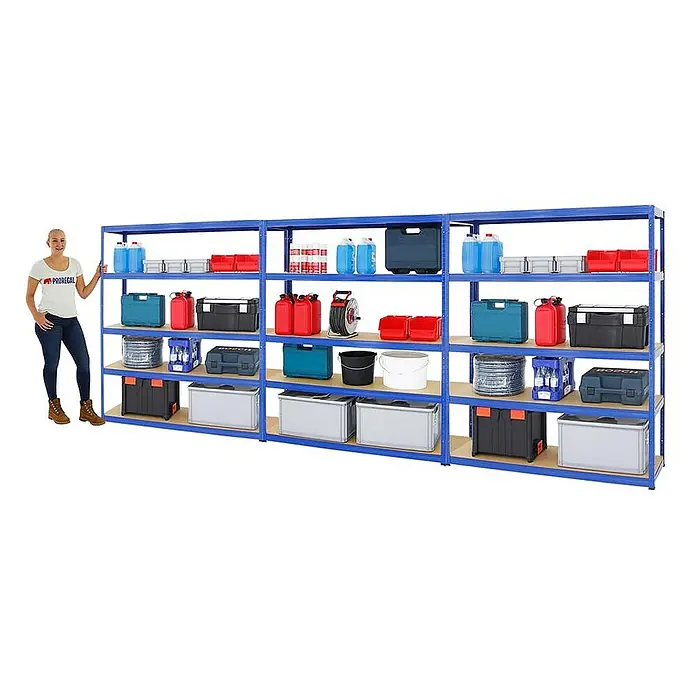 Proregal Schwerlastregal Mega Deal Giant Elephant - H x B x T: 180 x 150 x 45 cm, Traglast pro Boden: 200 kg, Anzahl Böden: 5 Stk., Stecken, Blau - Regalsystem mit vier Ebenen, gefüllt mit verschiedenen Werkzeugen und Materialien, daneben steht eine Frau.