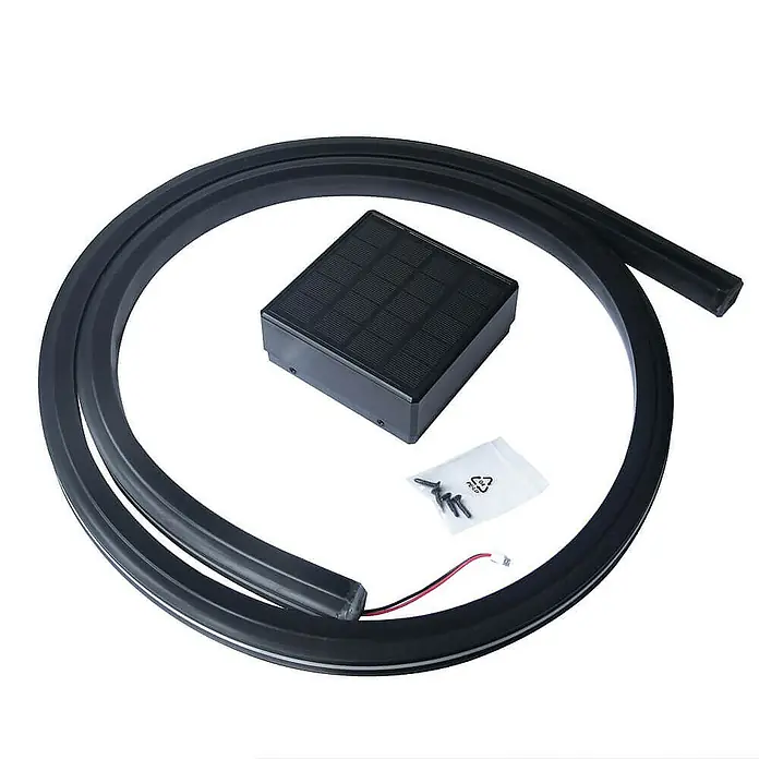 Home Deluxe Zaunabschlussleiste CALLUX inkl. LED Beleuchtung 1er Set -  - Produktbild einer Solarleuchte mit LED-Streifen, Solarpanel, Schrauben und Kabel. Ideal für den Garten.
