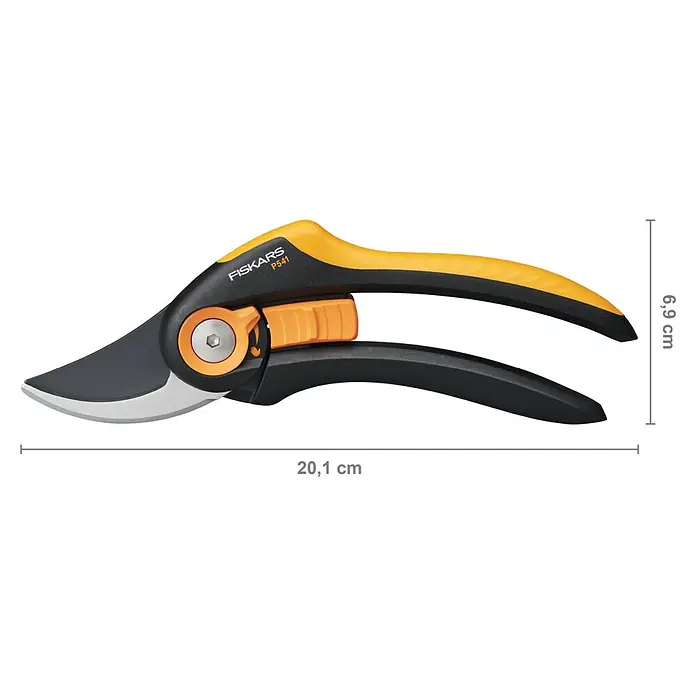Fiskars Plus Gartenschere P541 - Bypass, Max. Aststärke: 24 mm - Nahaufnahme einer Fiskars P541 Gartenschere in Schwarz und Gelb. Ideal für präzise Schnitte im Garten.