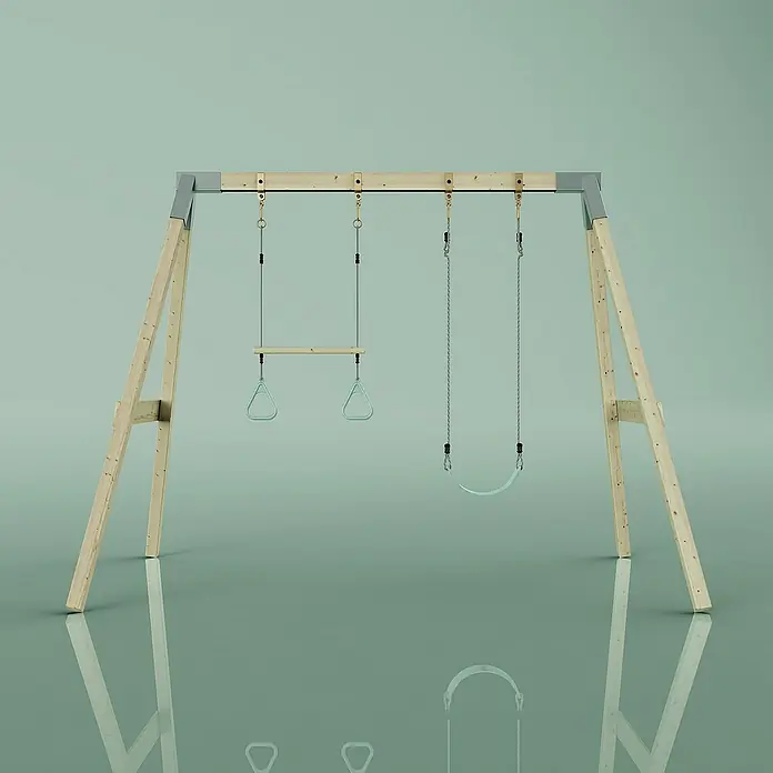 OutdoorToys Schaukel Schaukel Tukan - B x L: 177 x 260 cm, Holz - Eine Holzschaukel mit Turnringen und einem Schaukelsitz auf einem hellgrünen Hintergrund, die eine spielerische Atmosphäre erzeugt.