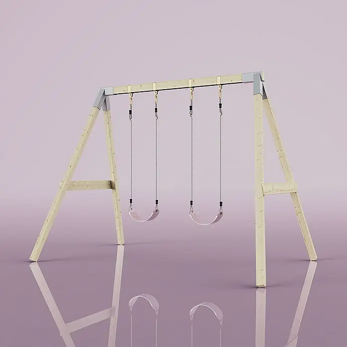 OutdoorToys Schaukel Schaukel Nachtfalter - B x L: 177 x 260 cm, Holz - Nahaufnahme einer hölzernen Kinderschaukel mit zwei Schaukeln und Reflexionen, die ein nostalgisches Gefühl von Spielplatzfreuden hervorruft.