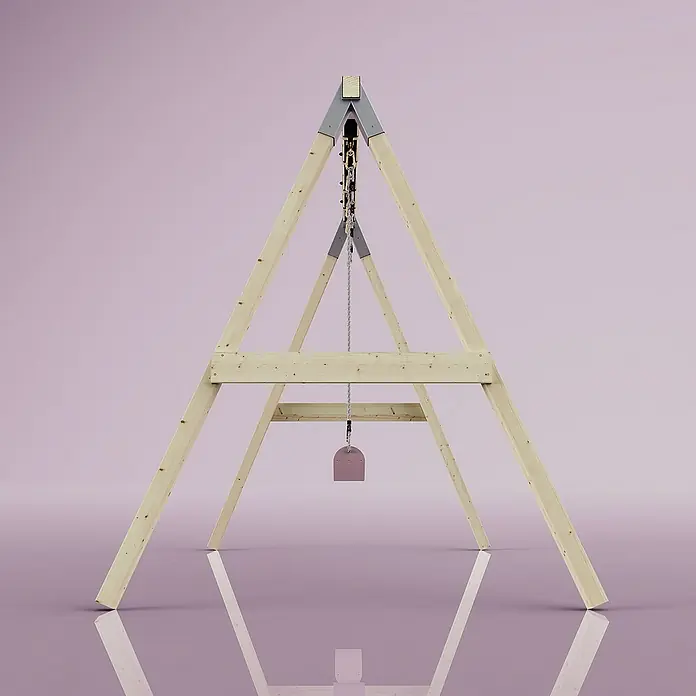 OutdoorToys Schaukel Schaukel Nachtfalter - B x L: 177 x 260 cm, Holz - Eine hölzerne Kinderschaukel vor einem lavendelfarbenen Hintergrund, die eine spielerische und einladende Atmosphäre schafft.