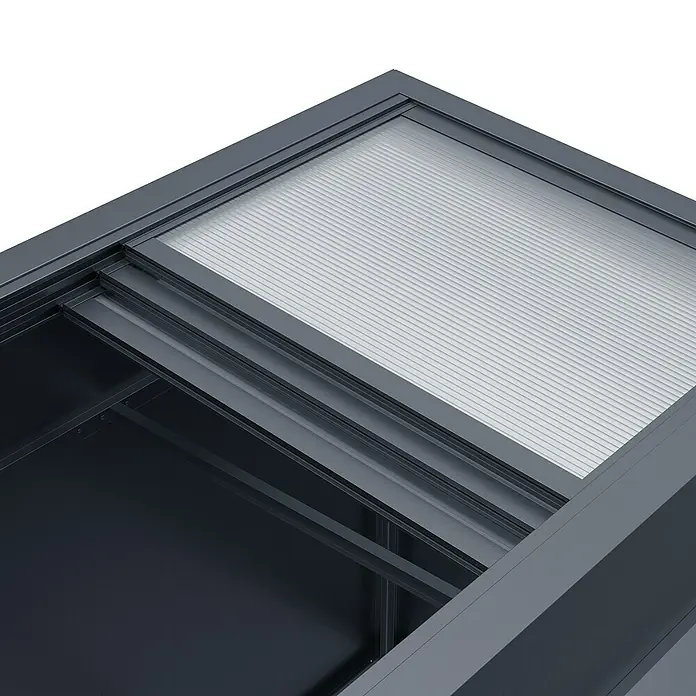 Gardol Frühbeet-Aufsatz - Passend für: Gardol Metall-Hochbeete 1,5 x 0,7 m - Detailansicht einer modernen Terrassenüberdachung mit grauen Rahmen und lichtdurchlässiger Polycarbonatplatte.