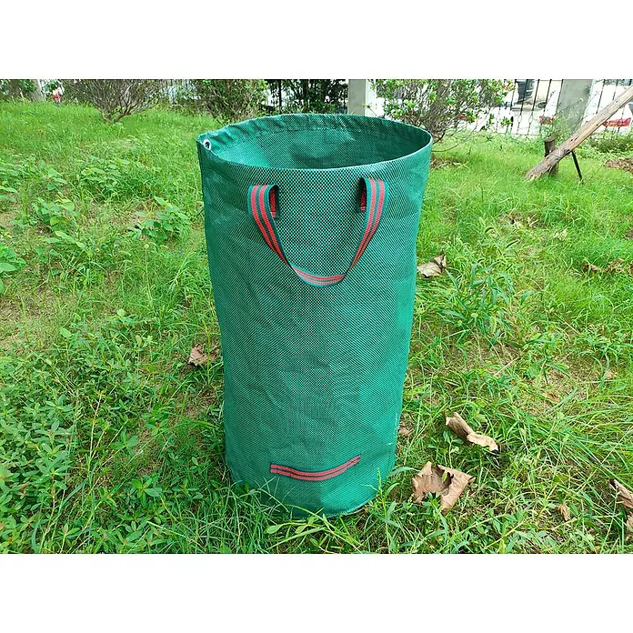 Gardol Gartenabfallsack - Fassungsvermögen: 120 l - Grüner Gartensack mit Tragegriffen auf einer Wiese. Ideal für Gartenabfälle und Laub.